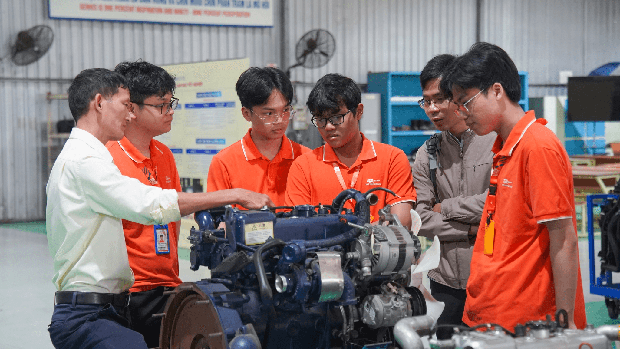 Field Trip “From FPTU to Factory”: Khi kiến thức công nghệ ô tô số gắn với thực tiễn sản xuất