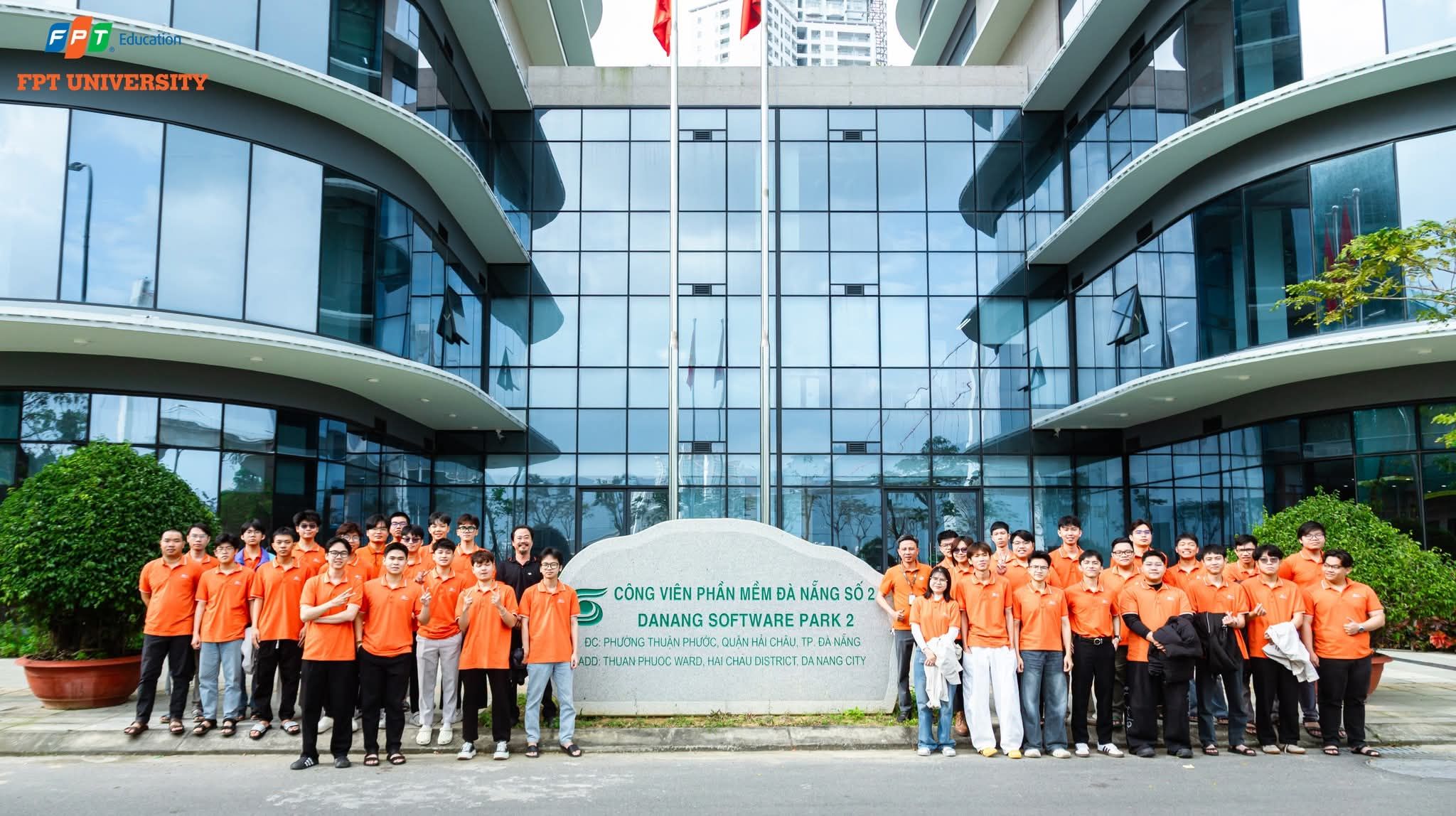 From Sand to Silicon: Sinh viên Đại học FPT Đà Nẵng chạm tay vào thế giới thực của ngành thiết kế vi mạch