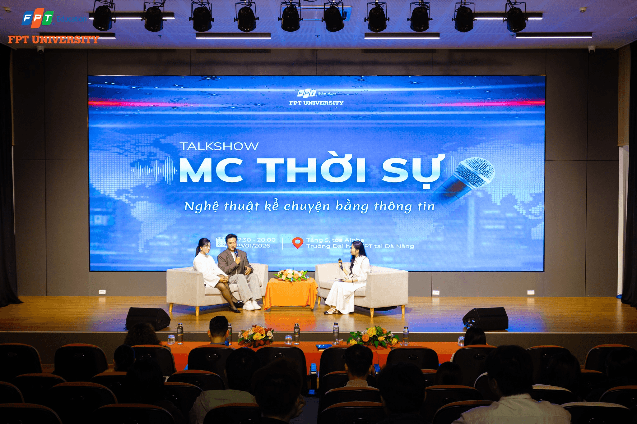 MC thời sự – nghệ thuật kể chuyện bằng thông tin: Sinh viên nhìn lại bản chất nghề dẫn bản tin
